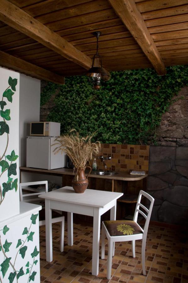 Notas Tuecsoek Vendeghaz Apartment Agyagosszergeny Luaran gambar