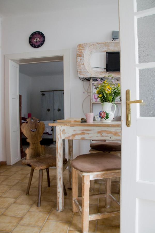 Notas Tuecsoek Vendeghaz Apartment Agyagosszergeny Luaran gambar