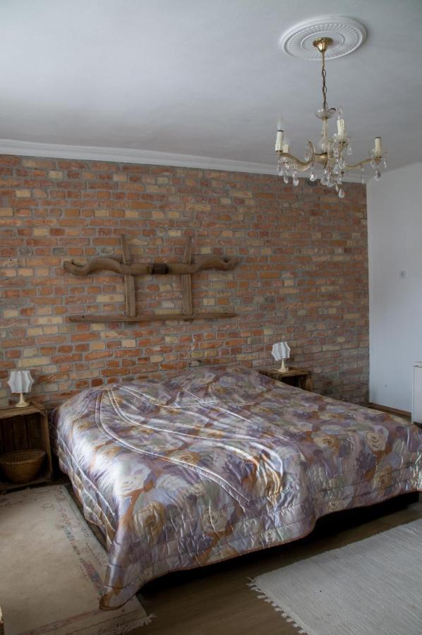 Notas Tuecsoek Vendeghaz Apartment Agyagosszergeny Luaran gambar