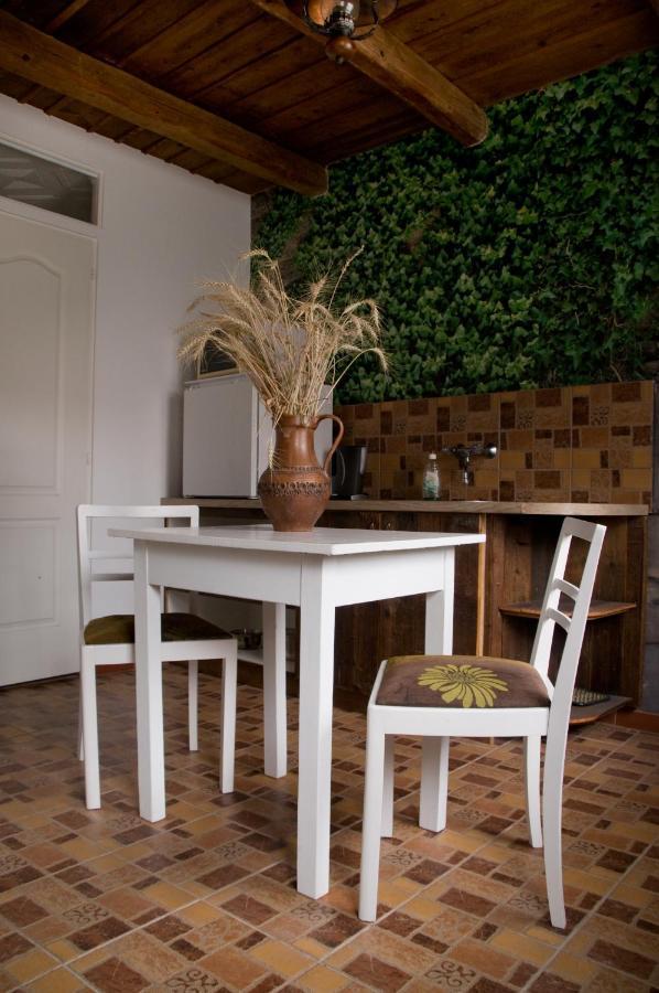 Notas Tuecsoek Vendeghaz Apartment Agyagosszergeny Luaran gambar