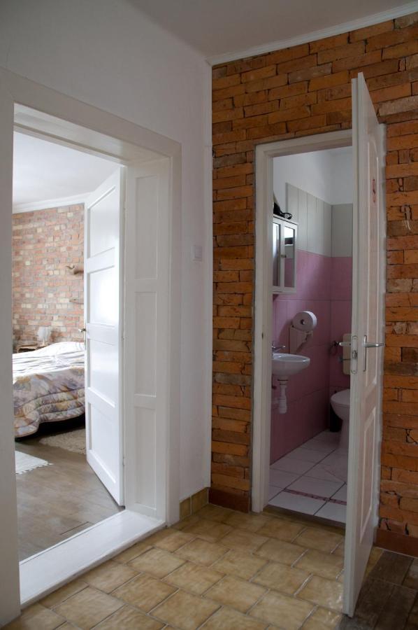 Notas Tuecsoek Vendeghaz Apartment Agyagosszergeny Luaran gambar