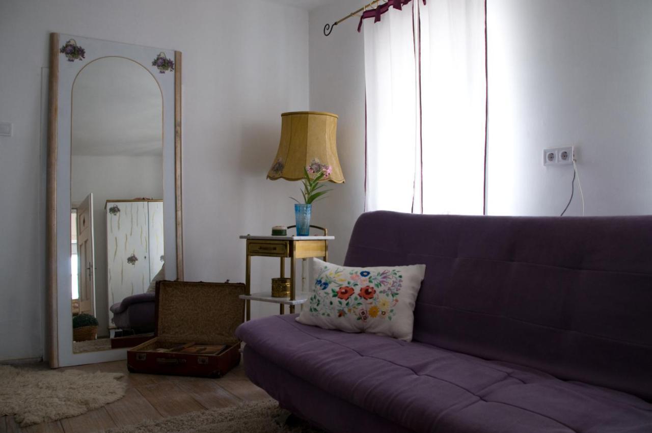 Notas Tuecsoek Vendeghaz Apartment Agyagosszergeny Luaran gambar